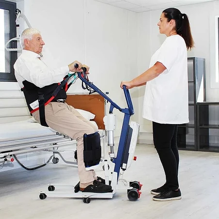 Grúa de bipedestación y traslado pequeña.