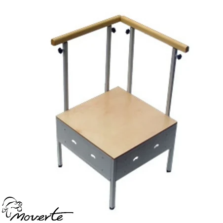 Módulo descanso escalera metálica tres escalones con pasamanos regulable en altura