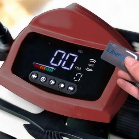 Scooter eléctrico MAGNUS con suspensión y llave NFC Contactless