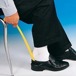 Calzador de plástico 43 cm.