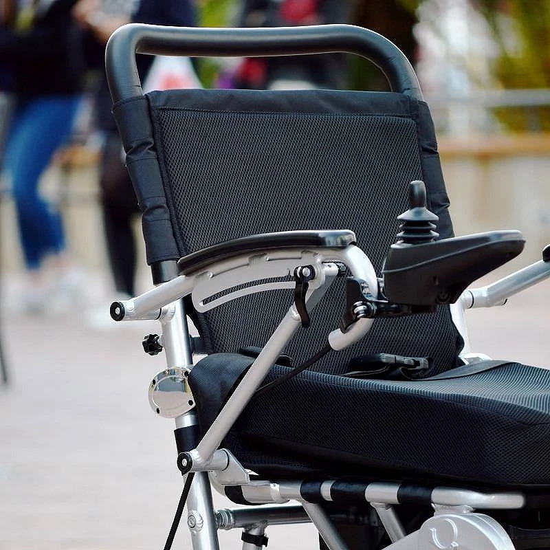 Silla de ruedas eléctrica plegable con mando a distancia